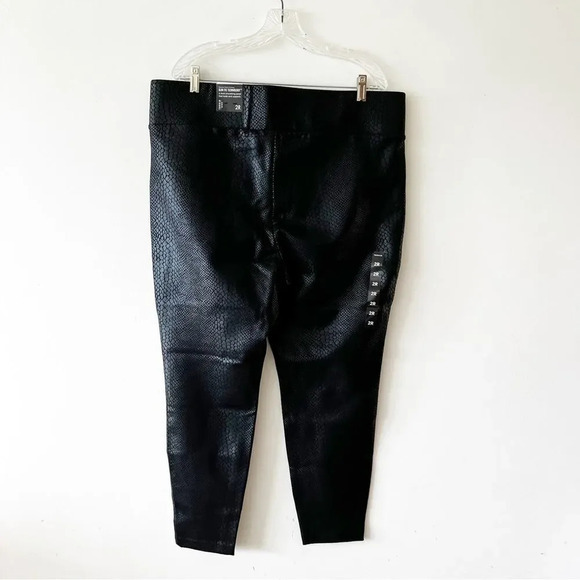Torrid Textured Pixie Pants Black Croc Shine Women’s Size 2X Regular Slim Fix - Picture 2 of 10